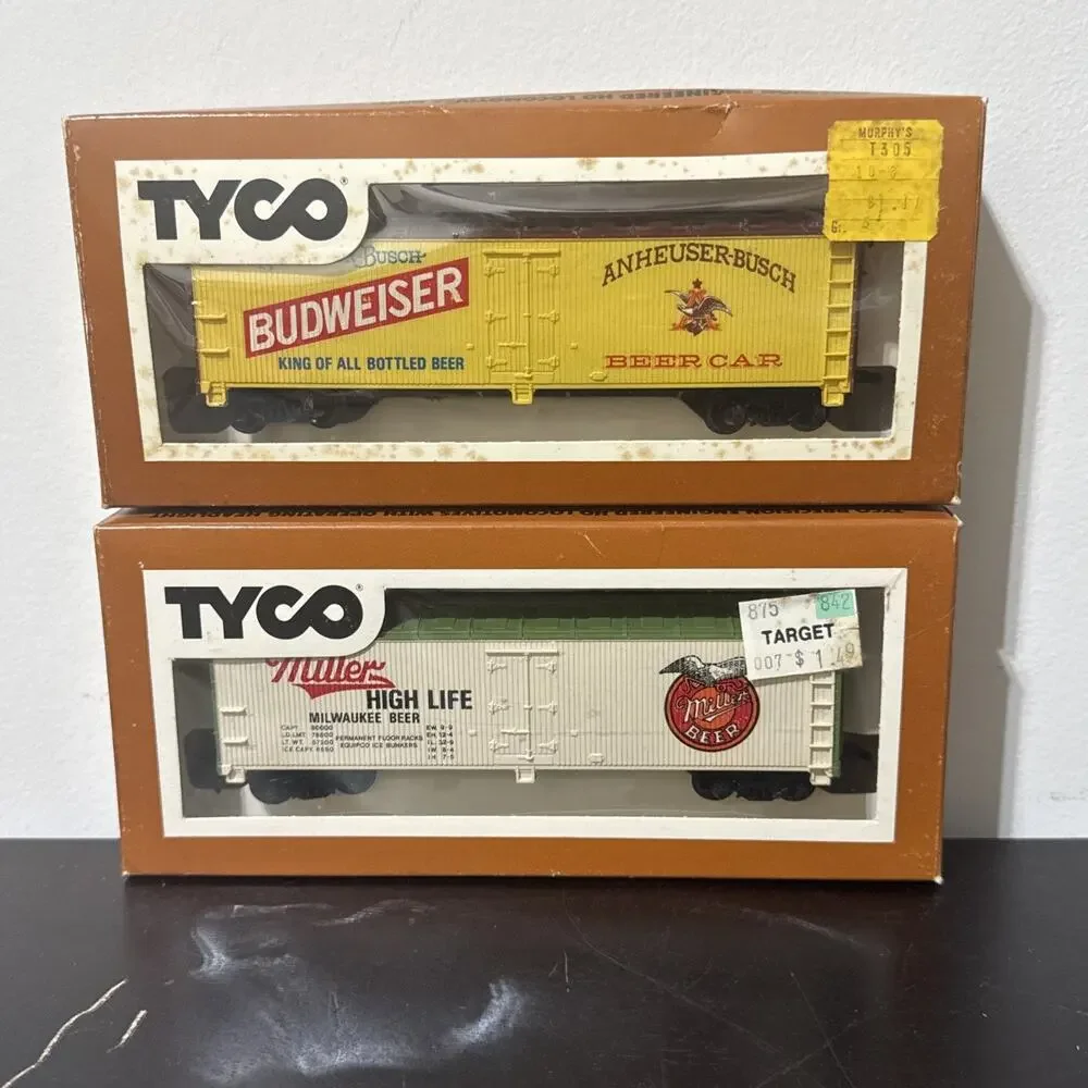 Vintage Lot Of Two TYCO HO Scale Train Cars Budweiser And Miller High Life Beer